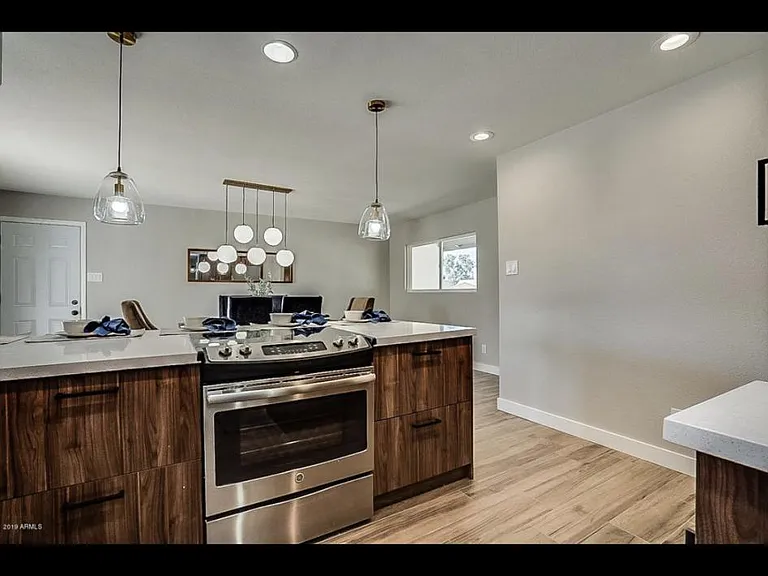 1045 E Carson Dr — Photo 7