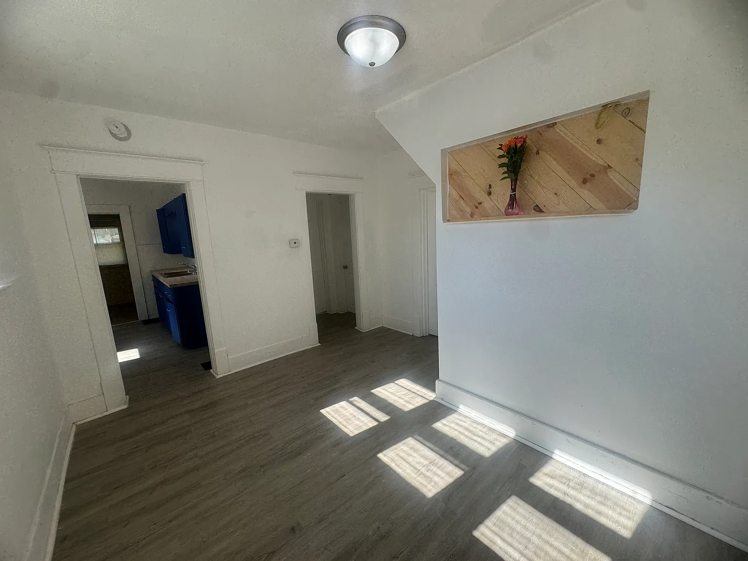 4 bed, 1.5 bath, 1500 sqft, $1,300 — Photo 2