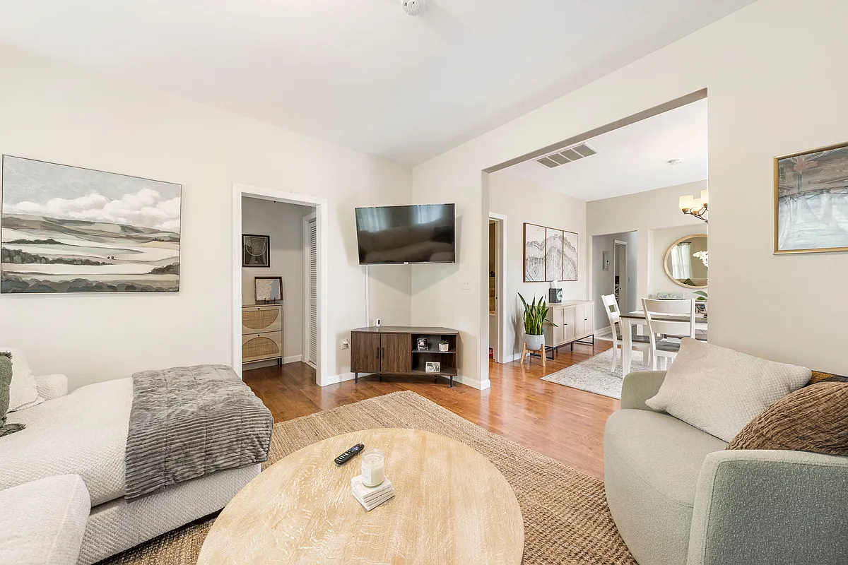 Building Photo - 354 Lincoln Ave E #1