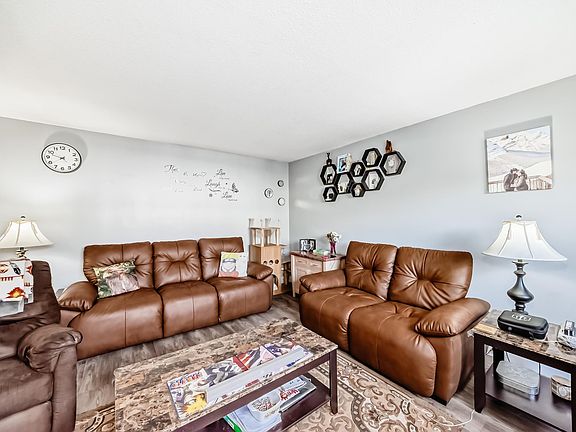 3rd image of 167 Roseland Vlg NW