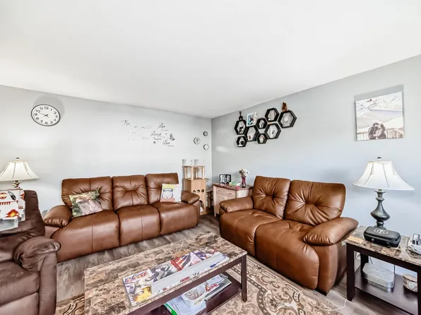 167 Roseland Vlg NW, Edmonton, AB T5E 5R6