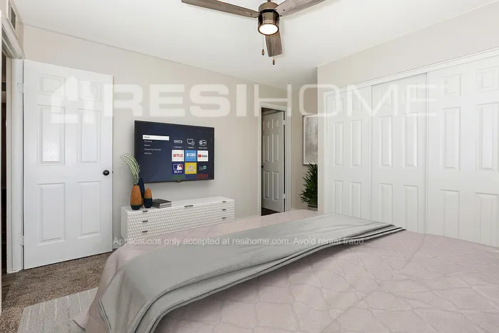 623 S San Jose — Photo 8