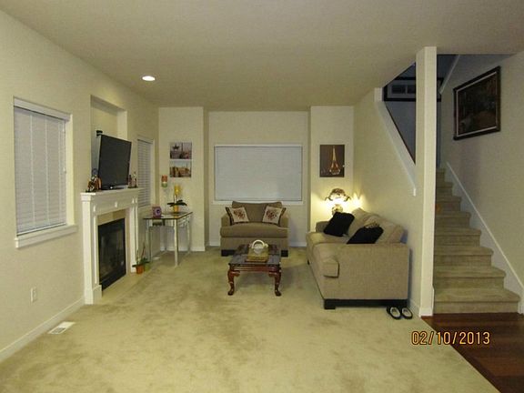 Living Room w/ Gas Fireplace