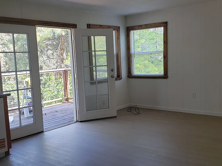 14984 Putnam Ln — Photo 12