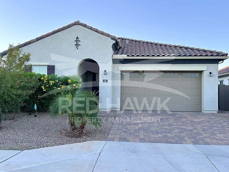 4 bed, 2.5 bath, 2172 sqft, $2,995 — Photo 2