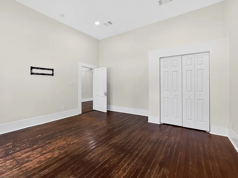 529 W Clark St — Photo 19