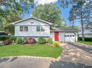 148 Edgewood Ave, Ronkonkoma, NY 11779