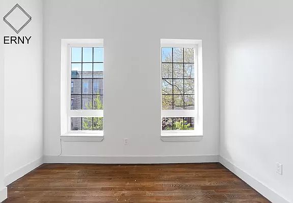 2nd image of 489 Chauncey St #2Y