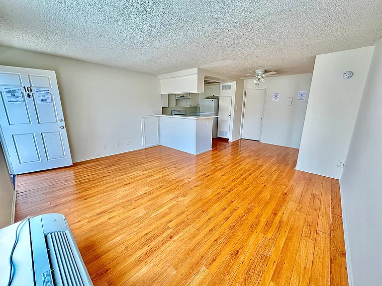 5229 Riverton Ave #10 — Photo 4