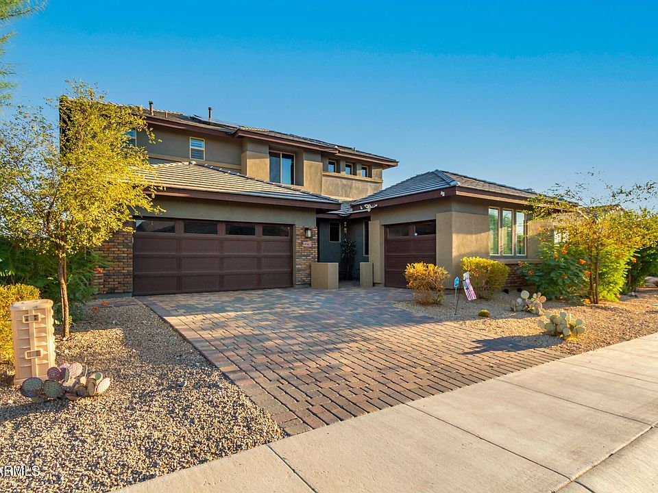 1st image of 18567 W Sunward Dr