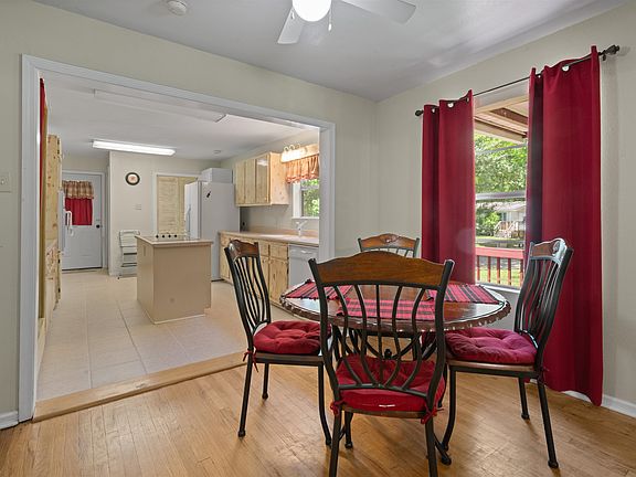 5th image of 110 E Cedar St