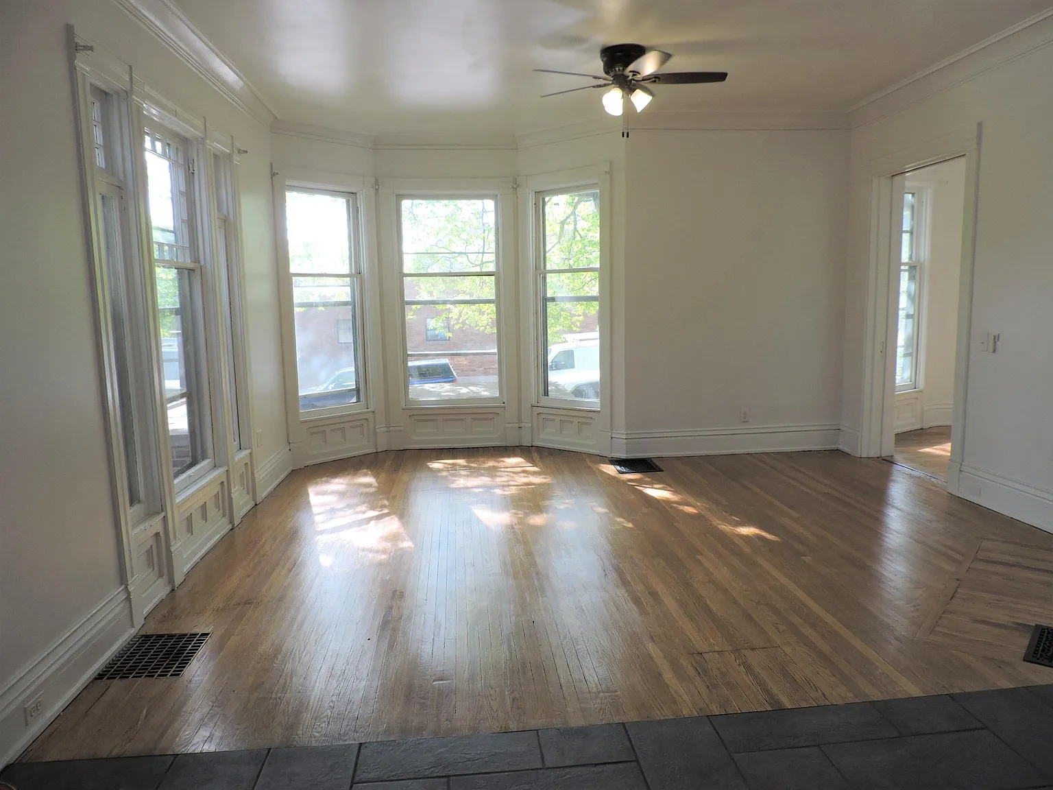 637 Wealthy St SE — Photo 2