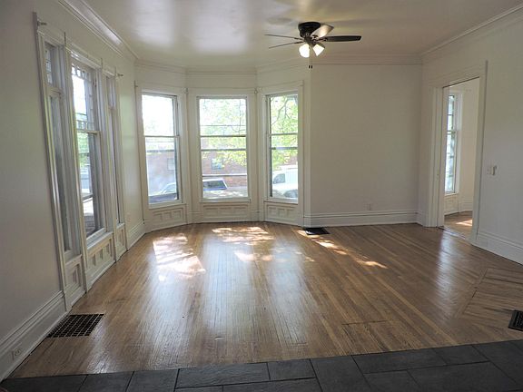 2nd image of 637 Wealthy St SE