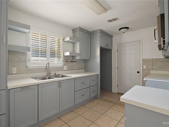 5th image of 3412 Minnie Ln