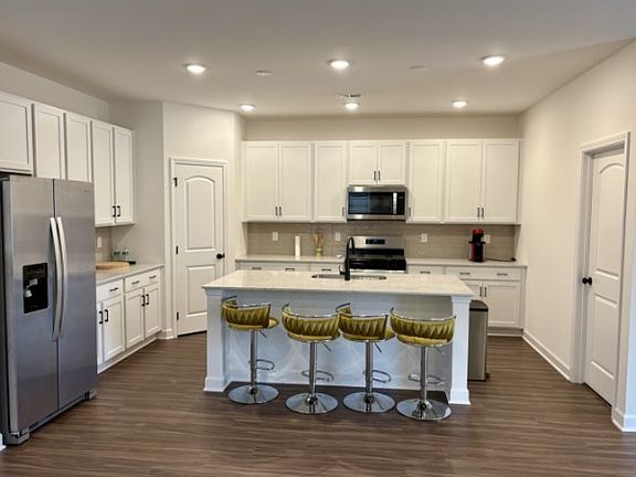 4th image of 5007 Lawler Ln