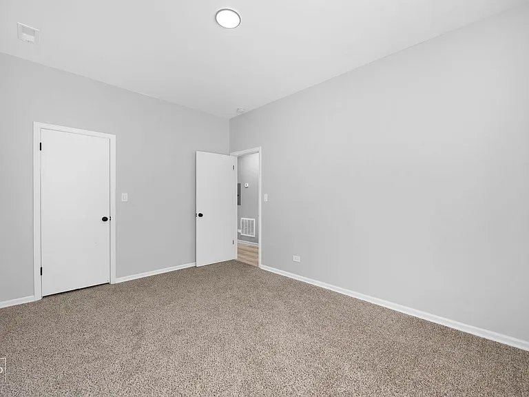 4750 S Calumet — Photo 21