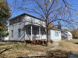528 S Juniper St, Freeman, SD 57029