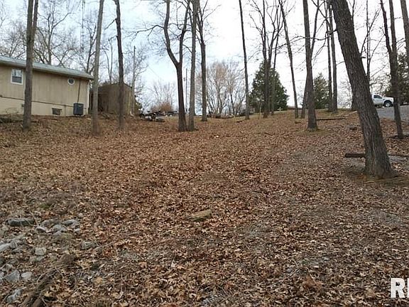 4th image of 560 Marina Cir