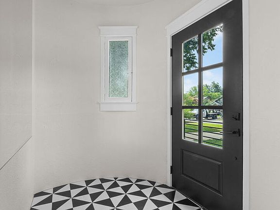 3rd image of 1943 W MAGNOLIA AVE