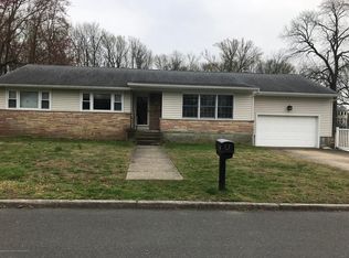 508 Elizabeth St, Oakhurst, NJ 07755