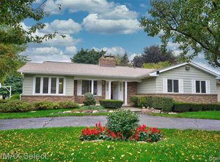 2369 Plainview Dr, Flushing, MI 48433