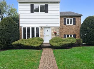 904 N Kaspar Ave, Arlington Heights, IL 60004