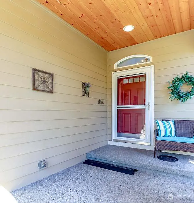 4 bed, 2460 sqft, $3,700 — Photo 3