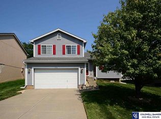 17112 Barnett St, Omaha, NE 68116