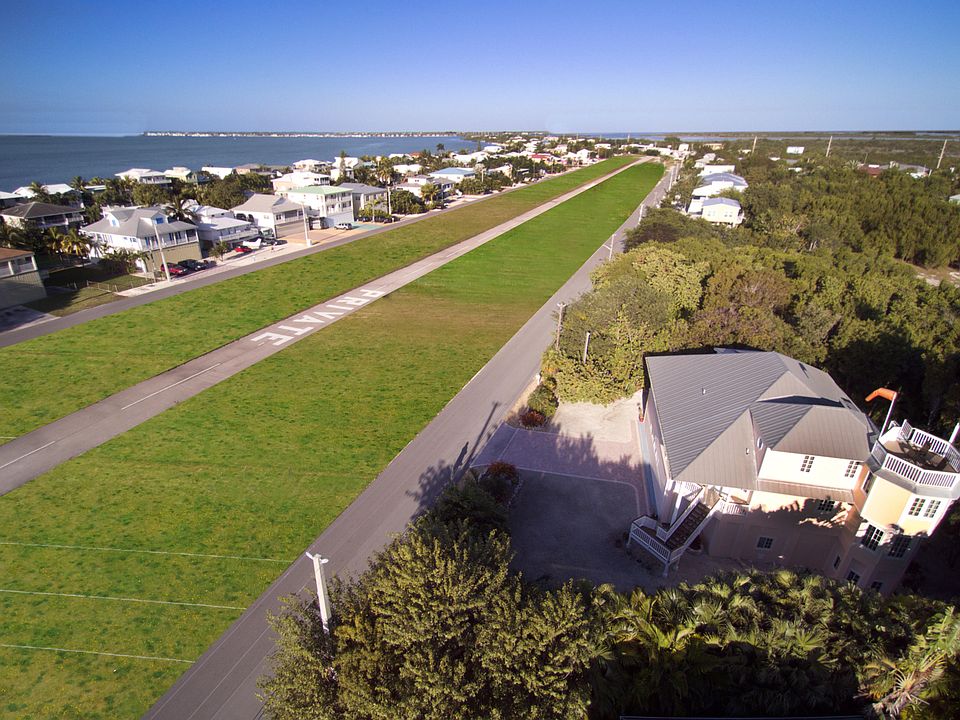 1st image of 329 Airport Dr N #N