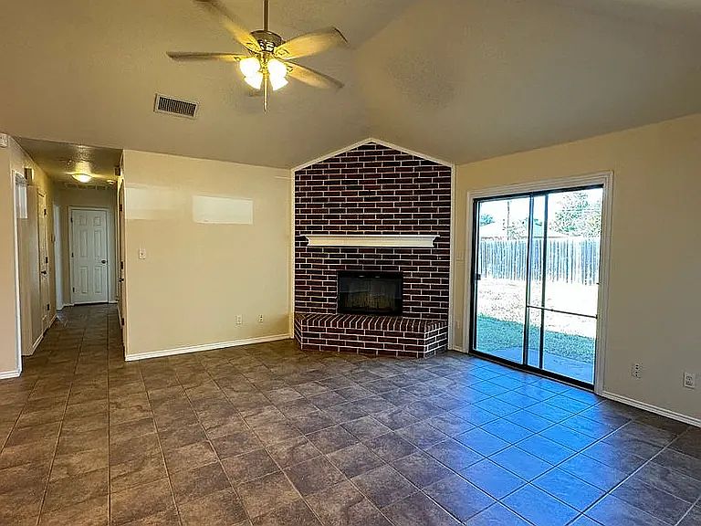 1st image of 1202 Lindsey Ln
