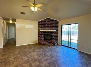 1202 Lindsey Ln, Cleburne, TX 76033