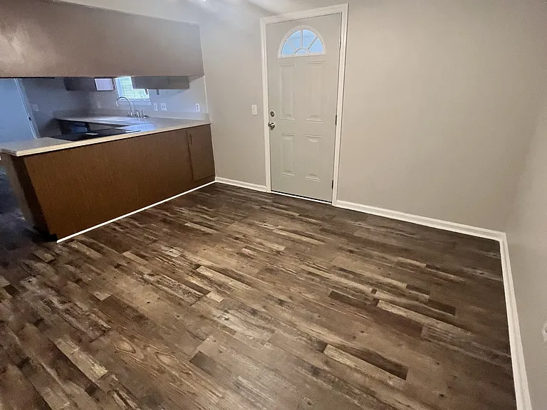 1103 Hickory St — Photo 14