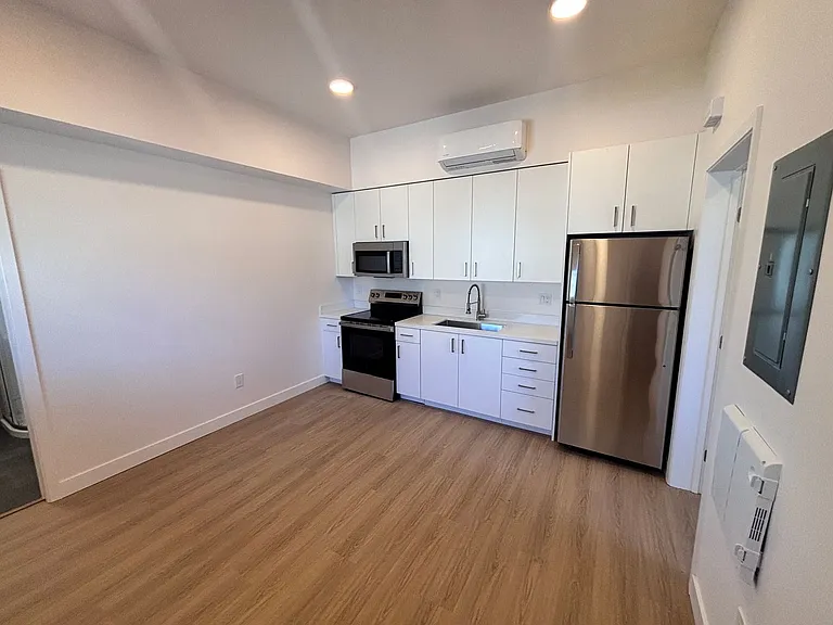 630 Harbour Way — Photo 3