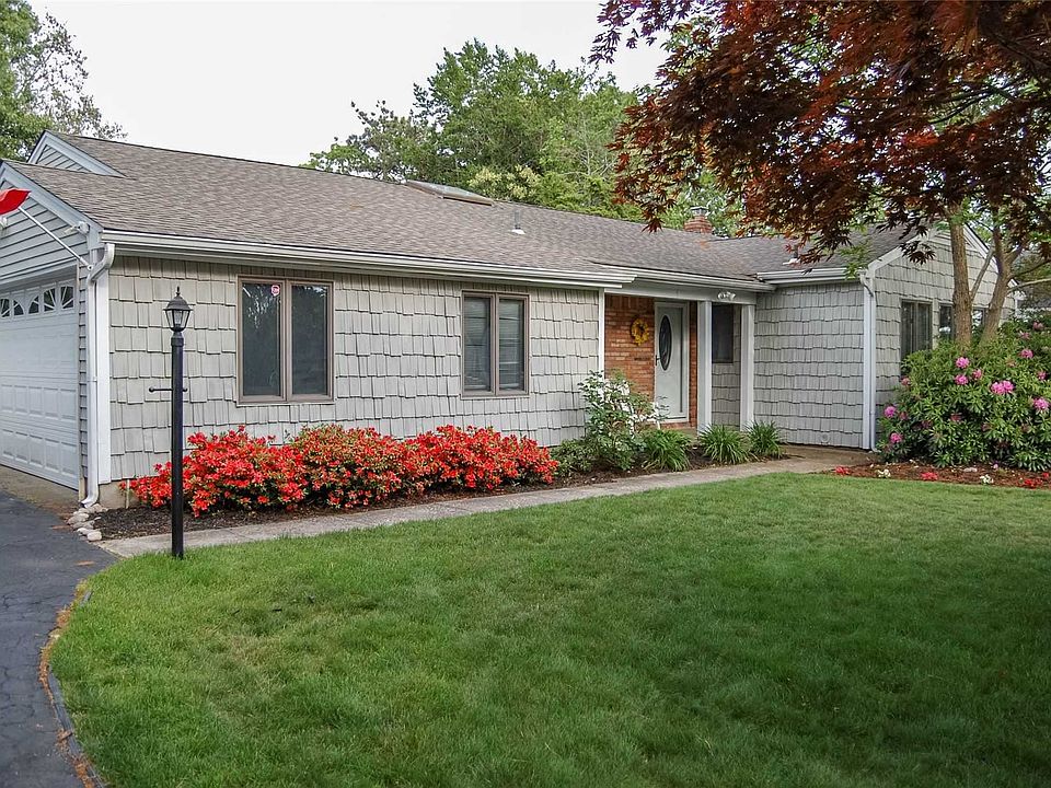 1st image of 17 Dorchester Dr
