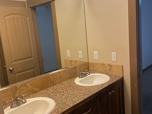 4th image of 2985 Sapphire Dr