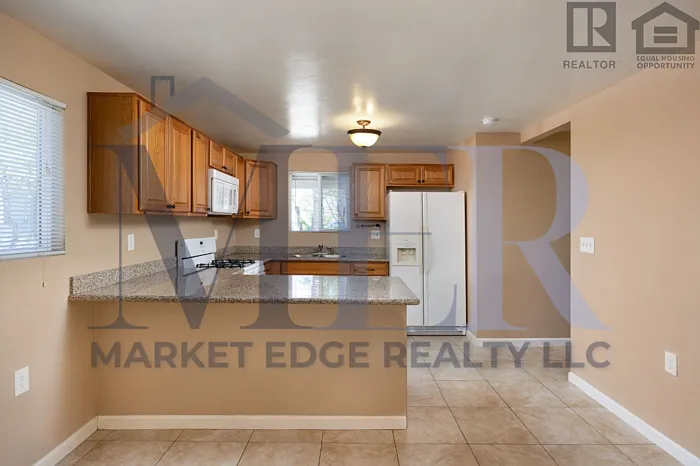 2501 W Belmont Ave #4 — Photo 9