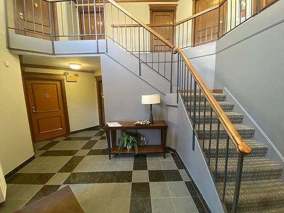 4th image of 129 White Oak Ct APT 6