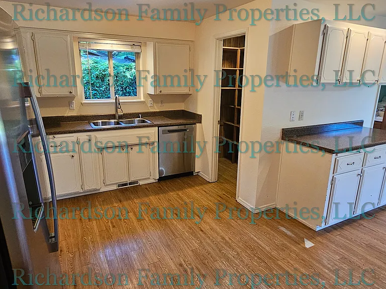 kitchen, pantry, and buffet