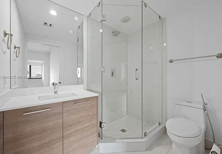 650 NE 32nd St #602 — Photo 10