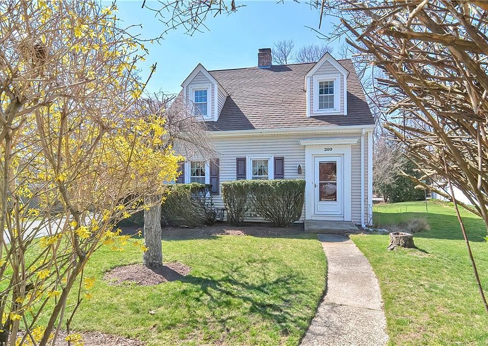 200 Old Mendon Rd Cumberland RI Zillow