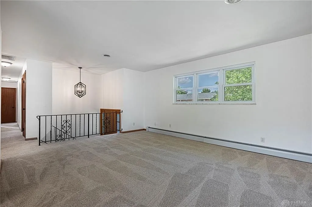 4 bed, 2.5 bath, 2208 sqft, $1,900 — Photo 3