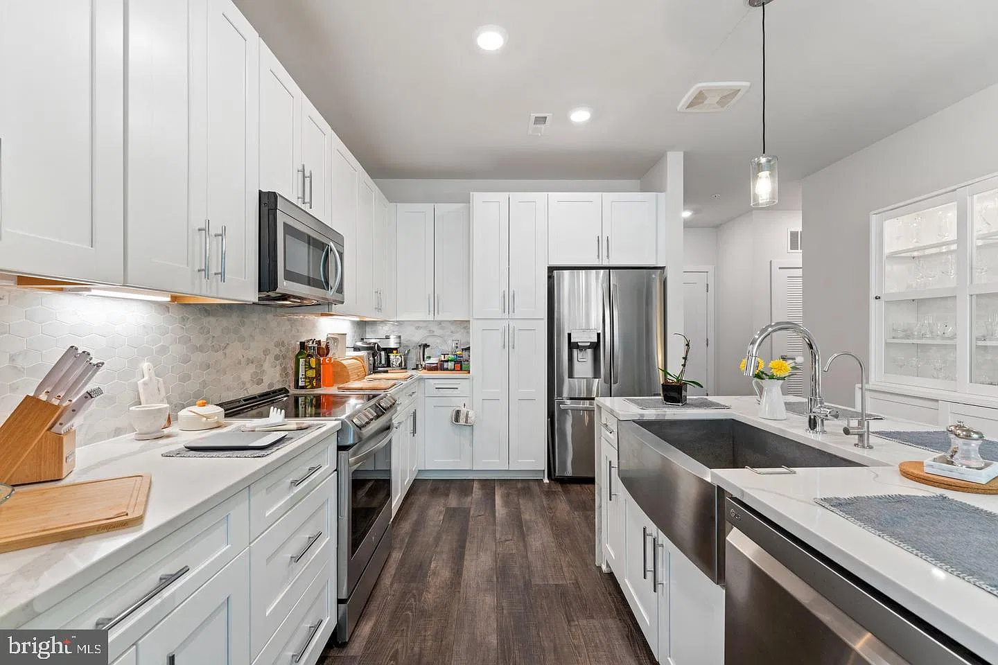 2 bed, 2.5 bath, 1337 sqft, $4,000 — Photo 3