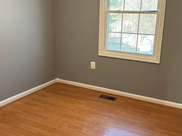 4927 Van Walbeek Pl, Annandale, VA 22003