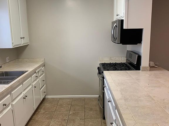 5th image of 139 10th St #3
