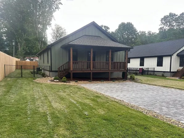 88 Atkins Dr, Black Mountain, NC 28711