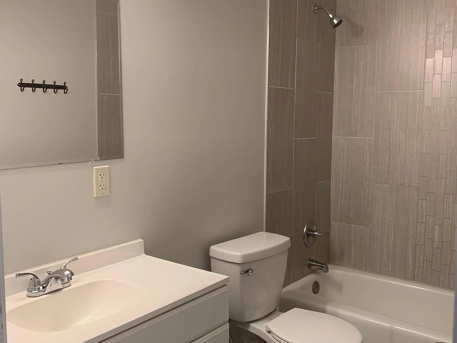 2 bed, 900 sqft, $1,095 — Photo 2