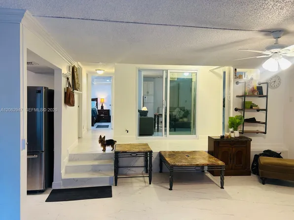 4850 SW 63rd Ter APT 211, Davie, FL 33314