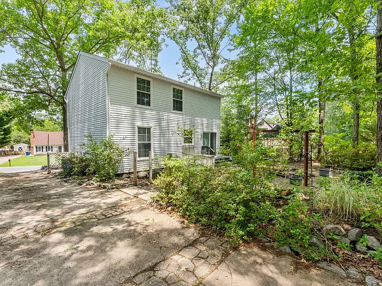 3513 Castlebury Dr — Photo 32