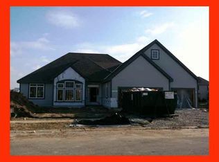 1043 Winterberry Rd, Oconomowoc, WI 53066