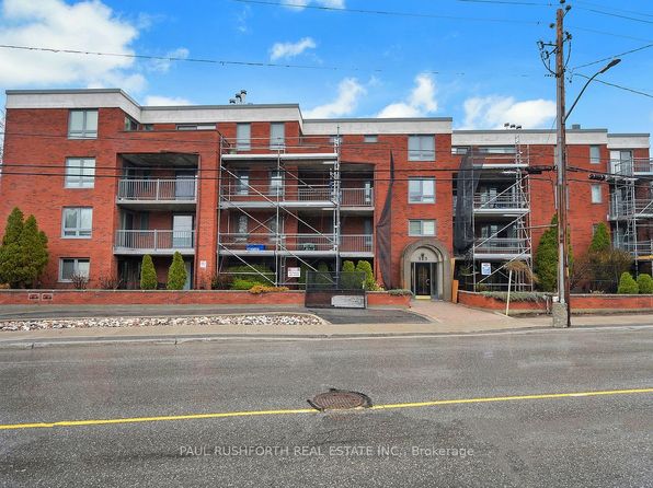 939 N River Rd #202, Ottawa, ON K1K 3V2